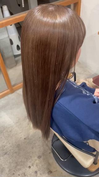 暗めのミルクティーカラー‪‪‪‪‬
少しピンク系のお色を入れているので暖色系のミルクティーです！ 