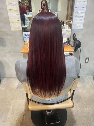 ブリーチはせずダブルカラーでつくるワインレッド
 