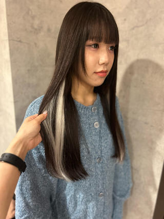 エクステ長さだし×イヤリングカラー

イヤリングカラーのみでも雰囲気だいぶ変わります♡ 