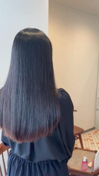 ボリューム、広がりなどを抑えて艶髪に
毛先にブリーチの履歴がありますが、ブリーチの履歴がある方でも大丈夫です 