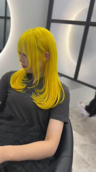 レイヤーカットもオススメです！
高発色のカラートリートメント代+2,200円頂いております！ 