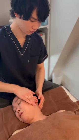 小顔矯正の施術風景です！ 