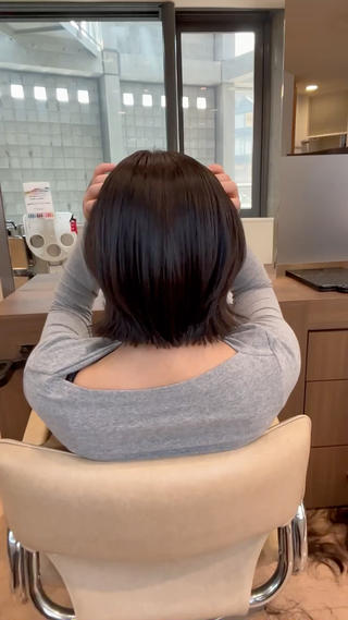 ショート CONAN｜レイヤー ボブ／ハイトーンのヘアスタイル