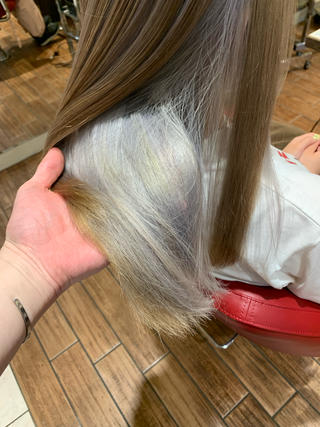 umbrella color
夏に向けてしっかり髪の毛のメンテナンスを！ 