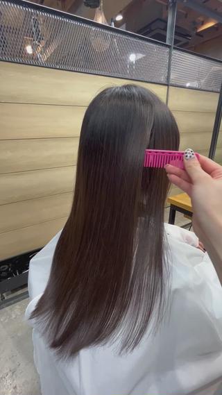 高濃度水素ULTOWAトリートメントで柔らかく艶のある髪に仕上げます
マイクロファインバブルを使用する事で毛穴からスッキリと整えていきます 