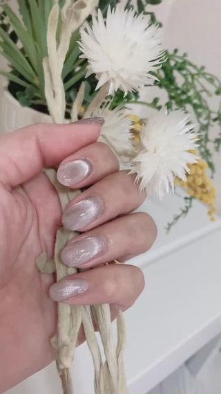 ベースカラーにグレーを入れて、根元からミラーをあて上品に仕上げました
 