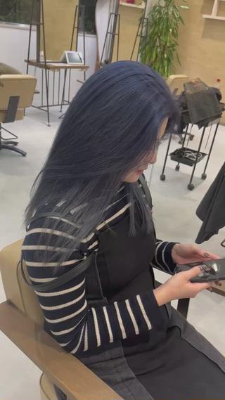 ロング メンズバレイヤージュ 斉藤春のヘアスタイル