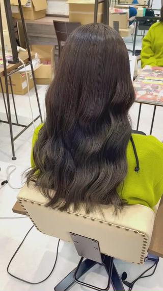 ロング メンズバレイヤージュ 斉藤春のヘアスタイル