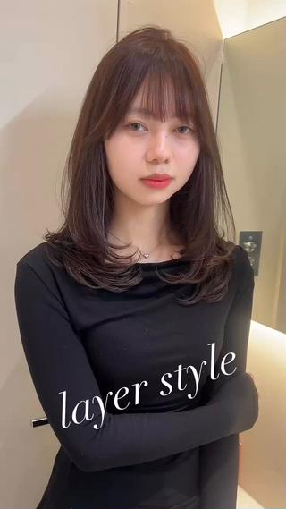 長さは変えたくないけど暖を入れてるだけでワンカールでも動きのあるスタイルとなっておりおすすめなレイヤーカットです
ぜひお任せ下さい 