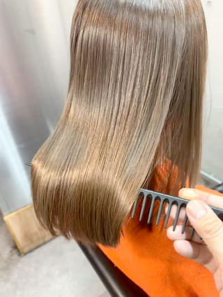 こちらのお客様は
プレミアム髪質改善トリートメント追加した仕上がりです

白髪染めなの？と疑われるほど綺麗な白髪染め

サロンでのトリートメント&ホームケアまで
しっかりして頂けると髪質はみるみる向上していきますよ 