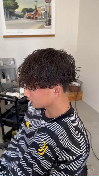 波巻きパーマ

ケアパーマを使用しているので、お客様のダメージレベルに合わせて施術しております！ 