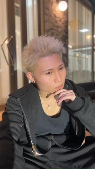 金髪スパイキーショート！！
これからの季節人気です！
爽やかでかっこいい印象です！ 