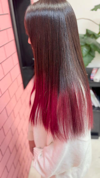 毛先のみブリーチ☆

上は暗めのチョコレートブラウンで

毛先に赤を入れてます♪

ストレートでもパッっとならない

ヒミツのグラデは

原口限定です☆

#福岡久留米#髪質改善カラー#インナーカラー#ブリーチ#ダブルカラー#韓国#イヤリングカラー#カラー#ハイライト#バレイヤージュ#ケアブリーチ#派手髪#トリートメント#グラデーション#ハイトーン#レイヤーカット#Wカラー#前髪カット#久留米髪質改善#久留米インナーカラー#久留米ブリーチ#久留米ダブルカラー#久留米イヤリングカラー#久留米カラー#久留米ハイライト#久留米バレイヤージュ#久留米ケアブリーチ#久留米ハイトーン#久留米派手髪 