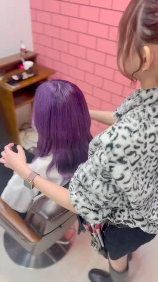 複数回ブリーチベース☆

色持ちを考えてライトパープルよりも

少し濃いめに♪

ベースがしっかり抜けてると

色落ちでシルバーになるので

パープルカラーはオススメです☆

#福岡久留米#髪質改善カラー#インナーカラー#ブリーチ#ダブルカラー#韓国#イヤリングカラー#カラー#ハイライト#バレイヤージュ#ケアブリーチ#派手髪#グラデーション#ハイトーン#レイヤーカット#Wカラー#前髪カット#久留米髪質改善#久留米インナーカラー#久留米ブリーチ#久留米ダブルカラー#久留米イヤリングカラー#久留米カラー#久留米ハイライト#久留米バレイヤージュ#久留米ケアブリーチ#久留米ハイトーン#久留米派手髪 