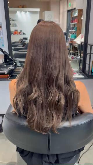 パーマかかっててもトリートメントでうる艶髪

赤みを抑えたオリーブグレージュ 