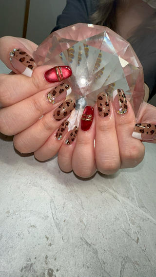 持ち込み画像をカラー変更で♡♡
ヒョウ柄はもちろん手書き！
秋に人気のレオパードネイル♡♡

手書きアート得意です 