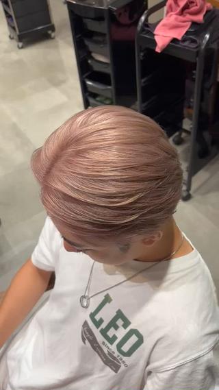 pink pearl

ブリーチ1〜3回
ほんのりピンクなカラーで色落ちも楽しめます 