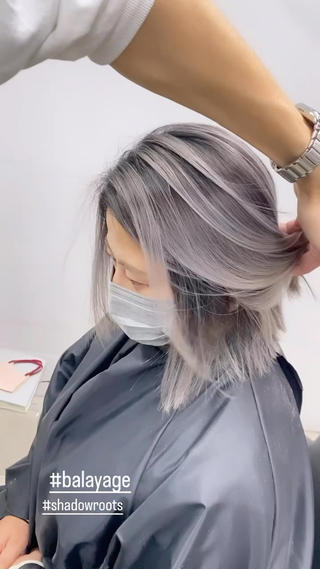 ミディアム カラー ヘアアレンジ ハイライト、レイヤー カット/西梅田/中西のヘアスタイル