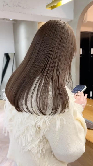 オリーブベージュ︎

赤味撃退カラーのオリーブはいつでも人気◎
初カラーの方、暗くされた履歴のある方はブリーチ無しのダブルカラーがおすすめです٩(^‿^)۶

イルミナカラー / ブリーチ無しカラー / オリーブカラー/ オージュア 