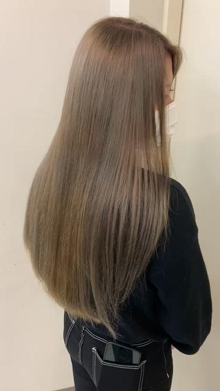 市販の黒染めを１ヶ月に２回染めている履歴から時間をかけてケアブリーチで抜けるところまでブリーチしました
ブリーチ剤の限度はありますが、なるべくイメージに近づけるように、カラー剤も調合しました！！
ロングの方でも、ブリーチから綺麗に仕上げます！
履歴の複雑の方はしっかりカウセリングしてから施術に入りますので、安心して任せてください

Instagramからご予約の方が少しお値打ちになっています！
是非よろしくお願いします！！
Instagramszc____o 