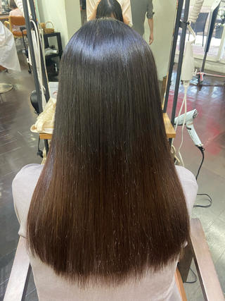 TOKIO縮毛矯正は髪の毛への負担を減らすことが出来ます！
トリートメントをしたかのような仕上がりになります 