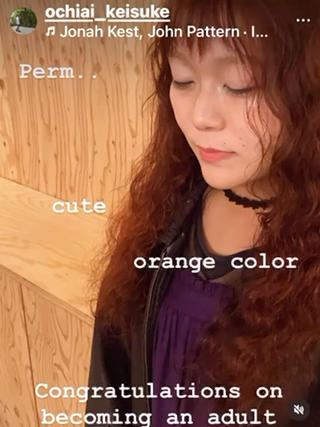 パーマにオレンジカラーキュートな組み合わせ♪ 