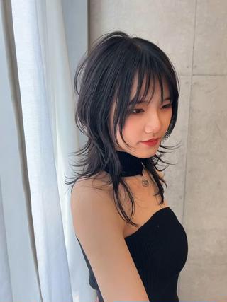 韓国の美容室でよく見るハッシュカット
ハイレイヤーなスタイルが旬
ストレートも良し、巻くのも良し、毎日楽しめます
本場で見て学んできたヘアスタイルお届けします
雰囲気を変えていきたい方、ぜひ一度お任せください 