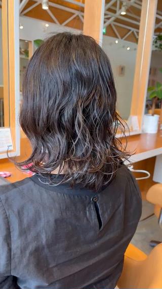 ミディアム パーマ 北潟 春菜のヘアスタイル