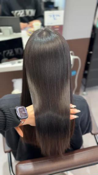 こだわりの髪質改善ストレート

ご相談ください！

ドライヤーだけでまとまる
朝のスタイリングがラクになる
梅雨でもうねらない、広がらない
お家でのシャンプー後もツヤが持続する

「美容院帰りだけキレイ」から卒業しませんか？ 