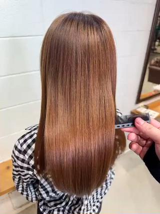 髪のクセ、履歴、ダメージレベルに合わせて薬剤を塗り分けるのでハイダメージ毛、ブリーチ毛の方もぜひご相談ください 