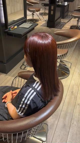 矯正履歴の方のブリーチなしダブルカラー

黒髪からこれからの時期にピッタリな
派手すぎず爽やかさのあるレッドブラウンです！ 