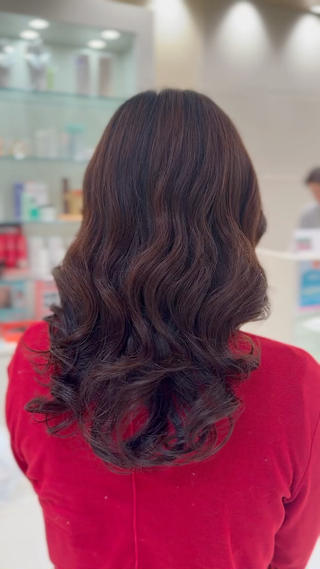 ロング パーマ Ｈａｉｒ’ｓ Ｇａｌｌeｒｙ所属・コテ巻きパーマ 阪上 沙織のヘアスタイル