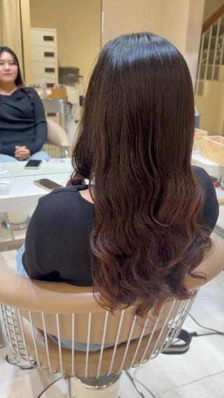 ロング パーマ Ｈａｉｒ’ｓ Ｇａｌｌeｒｙ所属・コテ巻きパーマ 阪上 沙織のヘアスタイル