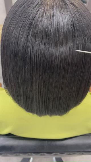 乾かしただけでツヤツヤの酸性縮毛矯正️
梅雨前の今の時期にピッタリです！！ 