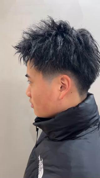 ソフトツイスト×メンズカット
サイド膨らみやすい人でも
できるパーマです