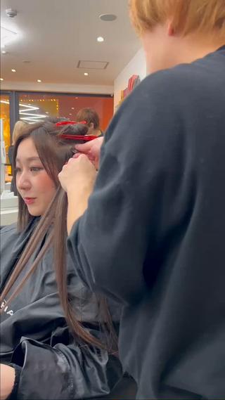 カラーエクステ
ボブからでも馴染むシールエクステ 独自の馴染ませ理論で ショートや、ボブからでも自然なロングヘアに 馴染ませます エクステの必要な本数や、ご料金、取り扱いの仕方等 Instagram @hirotoshimotuma にてDMで お問い合わせ
下さい
Instagram→@hirotoshimotumaにて 事前に質問したいことなどございましたら DMで質問可能です(^^) ♪エクステ#シールエクステ#シールエクステハイライト#バレイヤージュ#シールエクステ難波#大阪シールエクステ#バレイヤージュカラー #バレイヤージュ心斎橋#ダブルカラー#ダブルカラー難波
 