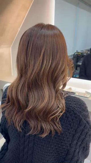 セミロング カラー ヘアアレンジ Aloa横浜所属・トップスタイリスト Shoyaのヘアスタイル