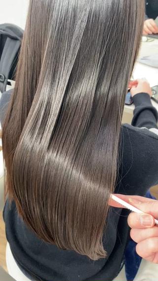 【髪質改善シルクトリートメント】

髪の毛が生まれ変わります

栄養素をしっかりと入れ、サラサラうるうるの髪の毛に！
髪の毛が綺麗になると、日頃のお手入れもグンと楽になり時短にもなります！

いろんなトリートメントがありますが、
効果確実、コスパ良しで１番オススメです★

この機会にぜひお試しください！ 