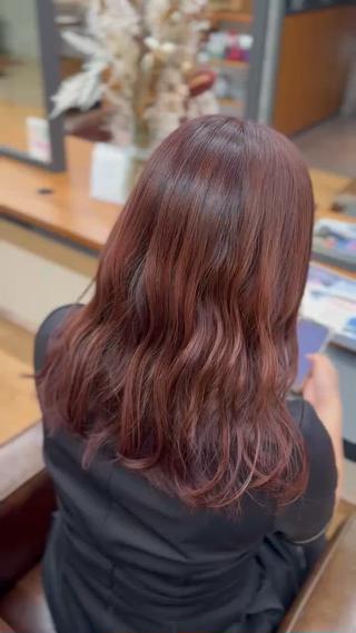 暖色カラーも非常に人気です
ブリーチはしたくないけど変化が欲しいといった方にとてもおすすめです 