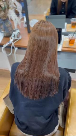 高明度カラーを繰り返されていたホワホワ癖毛さんへの縮毛矯正️
艶感アップでより綺麗になりました 