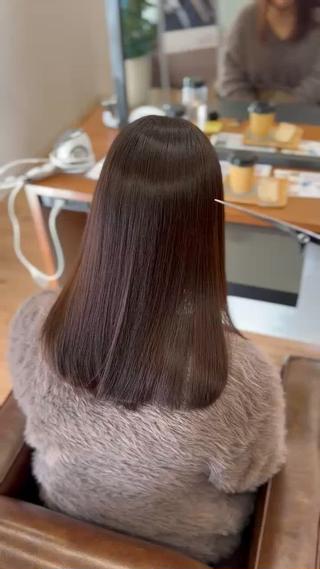 他店でのジリついた履歴を修復させて頂きました
髪の毛に体力があればここまで艶感を取り戻すことが出来るので、お悩みの方は1度ご相談ください 