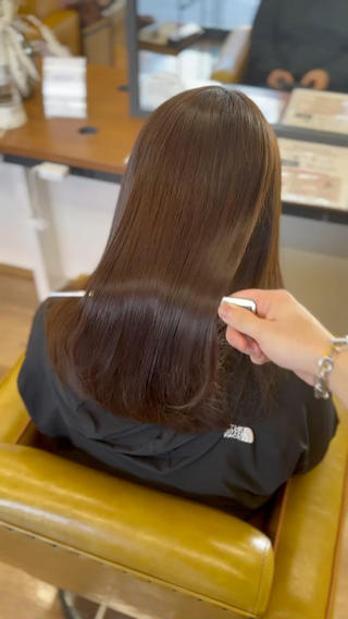 エイジング毛へ縮毛矯正のアプローチ
年齢を重ねてジリついてきた方にも縮毛矯正は有効的なので、是非1度お試しください 