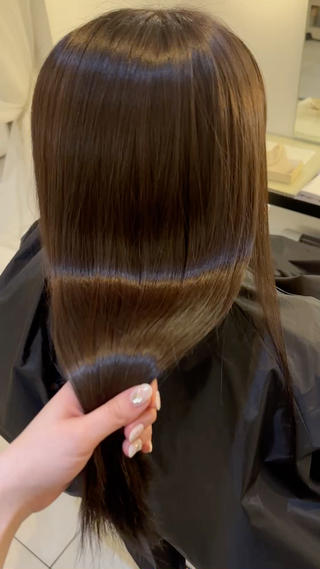 ヘッドスパとトリートメントを一緒にすることで相乗効果でブローなし、乾かしただけでこの艶ですっ 