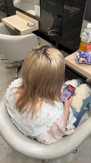 ブロンド抜きっぱなしビフォー
履歴
ブリーチ全頭2回
パーマ履歴
ピンク等の残留あり 