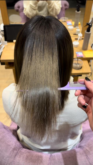 髪の内側のダメージボールを修復します！
ブリーチ毛のダメージでお悩みの方にもおすすめ 