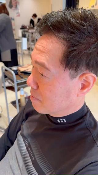 白髪染めではなく白髪をぼかしながら染める技法なので、白髪は目立たないけど綺麗なアッシュブラックのお色になります。白髪染めで今まで希望のお色にならなかった方はぜひ白髪ぼかしカラーお任せください 