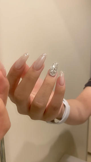 埋めつくし×ホワイトミラー‎☽⋰
先端にクリスタルを一つづつのせています·͜· 