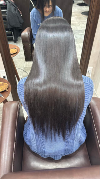 髪質改善ストレート

梅雨に向けてストレートしませんか？

※毛先は削ぎあれの為、徐々に切っていかないと治りません 