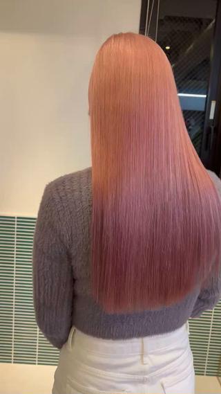 ロング ミルクティーベージュ outaのヘアスタイル