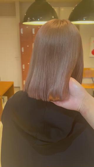 ミディアム ミルクティーベージュ outaのヘアスタイル